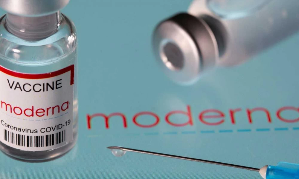 Κορονοϊός: «Όχι» του FDA στη Moderna για την τρίτη δόση του εμβολίου